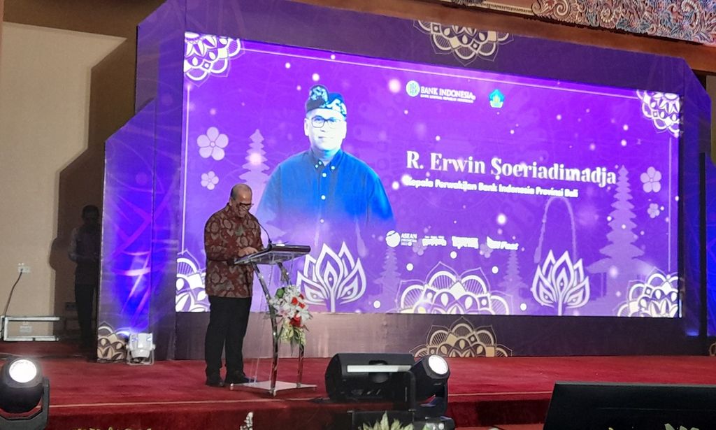 Kepala Kantor Perwakilan Bank Indonesia Provinsi Bali R Erwin Soeriadimadja memberikan sambutan dalam pembukaan acara Suryaloka dan Tourism Talk, Senin (11/9/2023).