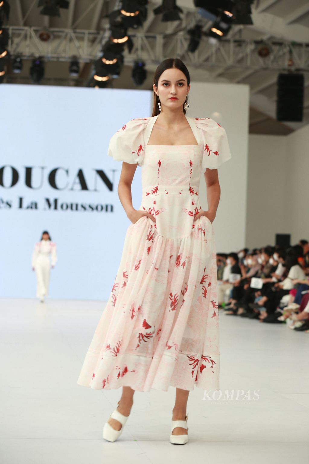 Koleksi Doucan dari desainer Choi Chung-hoon yang tampil di Jakarta Fashion Week, pada Oktober 2022. 
