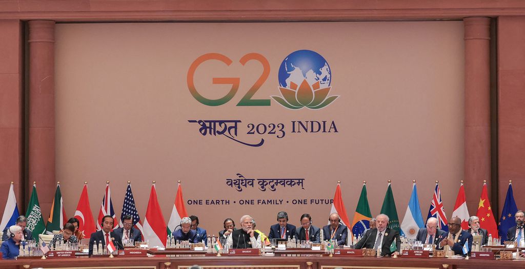 Perdana Menteri India Narendra Modi (tengah) bersama para pemimpin dunia menghadiri sesi penutupan KTT Pemimpin G20 di New Delhi pada 10 September 2023. 
