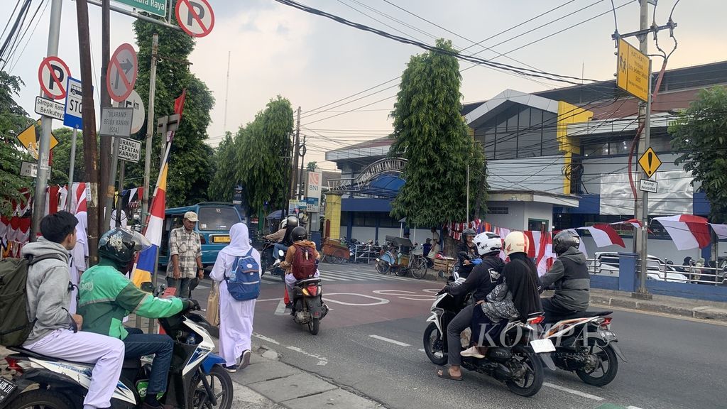 Situasi lalu lintas di Jalan Nusantara Raya, Depok, Jawa Barat, Senin (7/8/2023). Pemerintah Kota Depok berencana memberlakukan kembali rekayasa lalu lintas sistem satu arah (SSA) di kawasan berstatus jalan nasional tersebut.