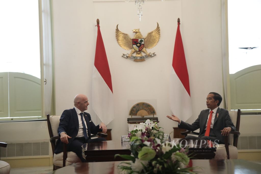 Presiden Joko Widodo met President of FIFA Gianni Infantino in Merdeka Palace, Jakarta, Tuesday (18/10/2022). FIFA and government of Indonesia commit to assist indonesia soccer transformation after tragedy in Kanjuruhan Stadium, Malang, October 1st 2022.