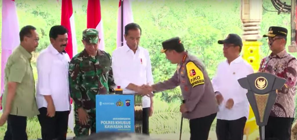 Peletakan bantu pertama Polres Khusus Kawasan IKN di Kabupaten Penajam Paser Utara, Kalimantan Timur, pada Kamis, 21 Desember 2023. 