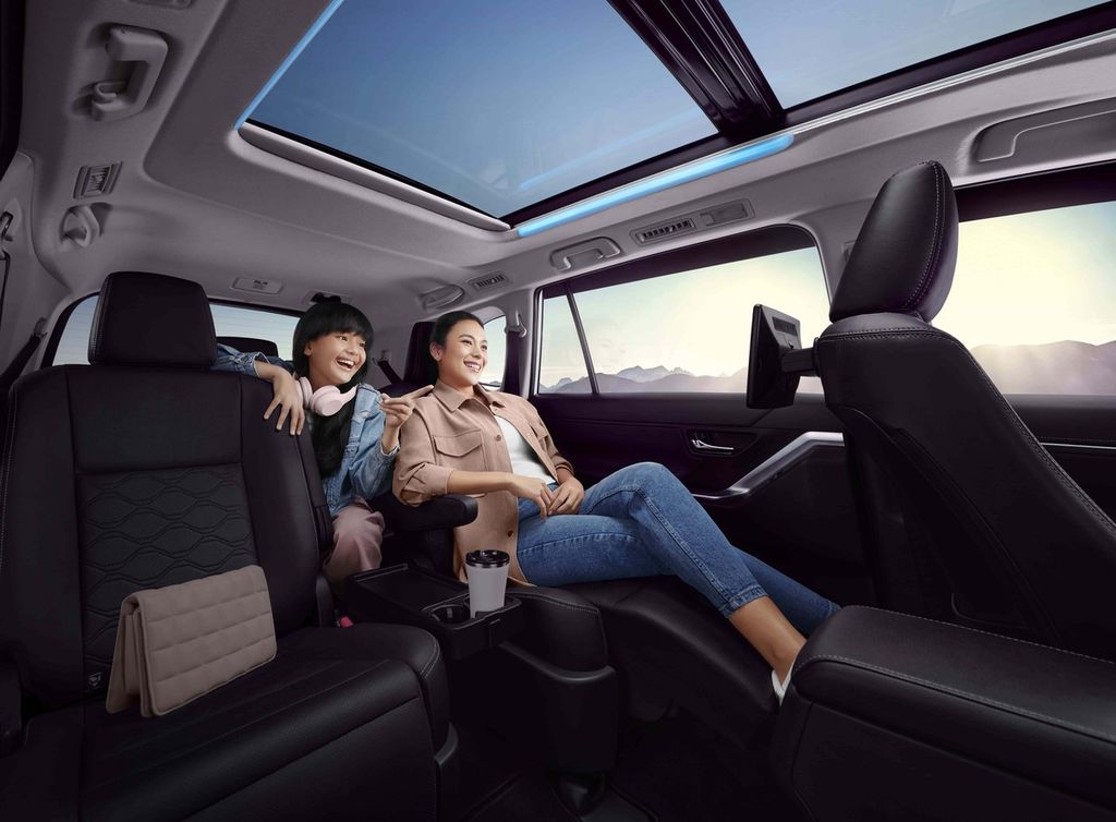 Interior Toyota Kijang Innova Zenix varian Q HV TSS terlihat mewah. Mobil bertenaga hibrida varian tertinggi ini dibanderol dengan harga Rp 611 juta <i>on the road</i> DKI Jakarta.