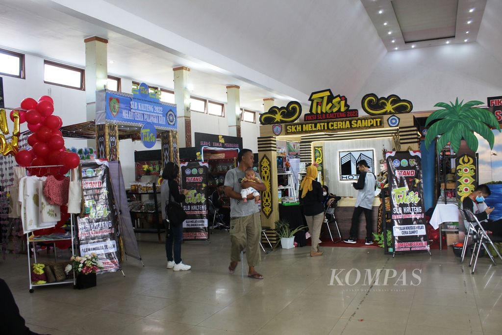 Stan-stan yang disiapkan khusus untuk pelajar dan guru dari SLB se-Kalimantan Tengah di saat Pameran Inovasi Pendidikan, Selasa (15/11/2022). 