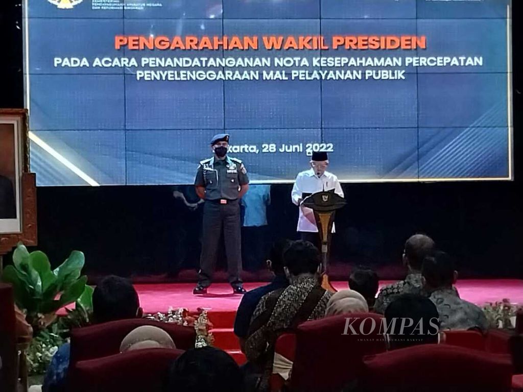 Wakil Presiden Ma’ruf Amin memberikan arahan pada acara Penandatanganan Nota Kesepahaman Percepatan Penyelenggaraan Mal Pelayanan Publik di Jakarta, Selasa (28/6/2022).