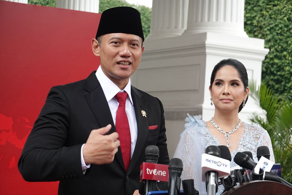 Ketua Umum Partai Demokrat Agus Harimurti Yudhoyono atau AHY memberikan keterangan pers di Kompleks Istana Kepresidenan Jakarta seusai dilantik sebagai Menteri Agraria dan Tata Ruang/Kepala Badan Pertanahan Nasional, Rabu (21/2/2024).