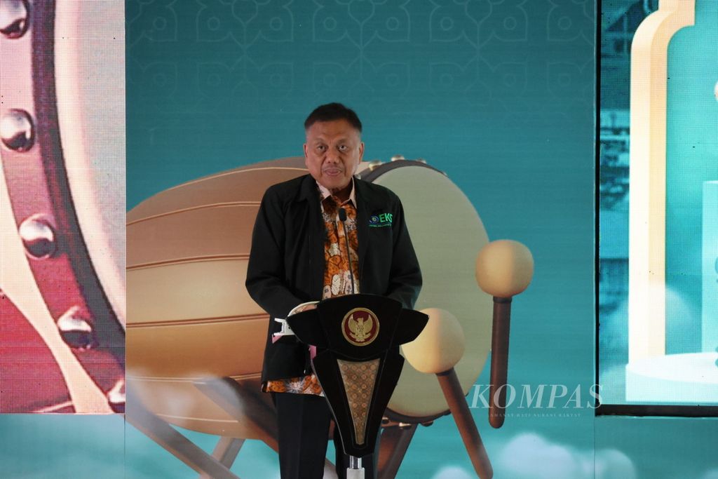 Gubernur Sulawesi Utara Olly Dondokambey menyampaikan laporan dalam pengukuhan Komite Daerah Ekonomi dan Keuangan Syariah Sulut, Kamis (4/4/2024).