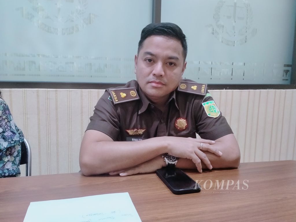 Kepala Seksi Pidana Umum Kejaksaan Negeri Lampung Selatan Rinaldy Adriansyah saat ditemui di Kejaksaan Negeri Lampung Selatan, pada Senin (9/1/2023). 