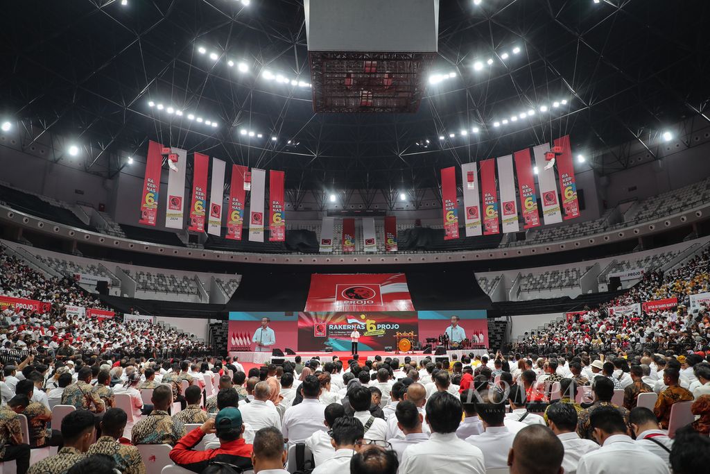 Suasana acara pembukaan Rakernas VI Projo di Indonesia Arena, Kompleks Gelora Bung Karno, Jakarta, Sabtu (14/10/2023).