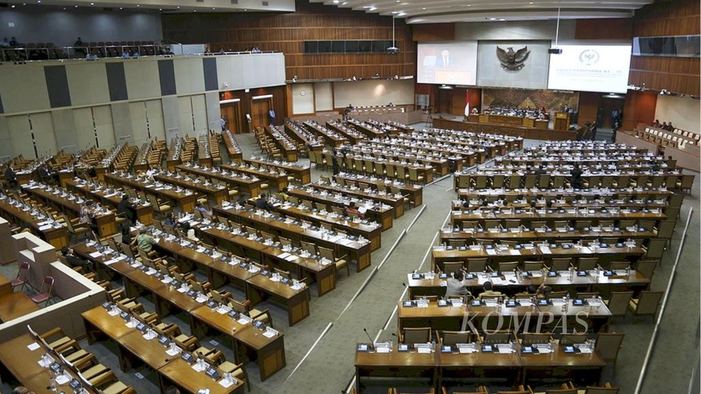 Suasana Rapat Paripurna DPR, di Kompleks Parlemen, Senayan, Jakarta, Kamis (15/12/2016). 