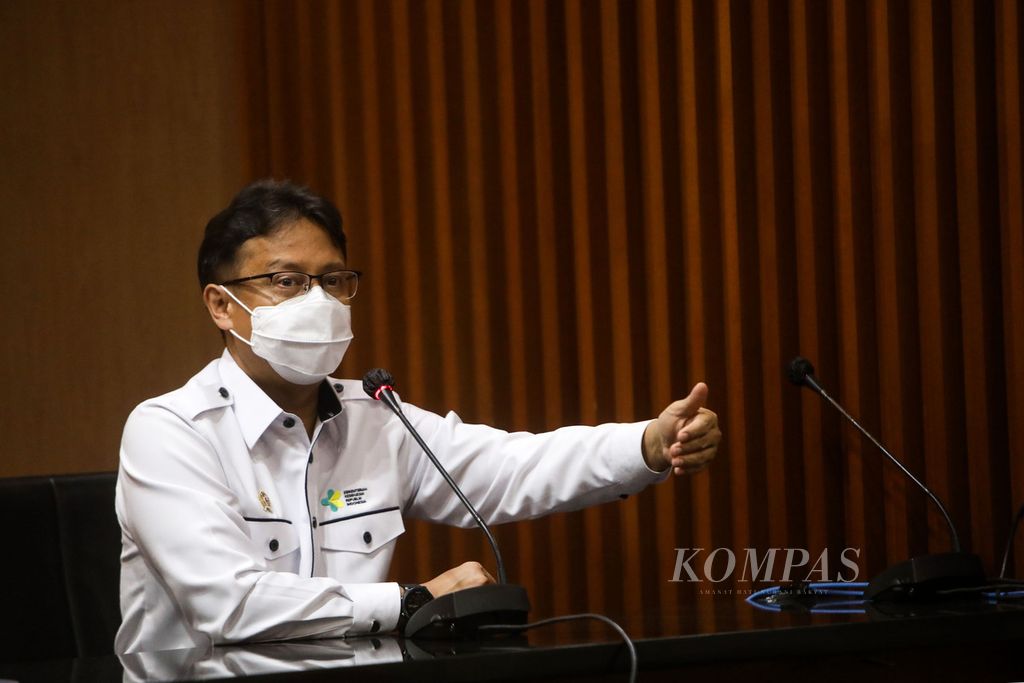 Menteri Kesehatan Budi Gunadi Sadikin memberikan keterangan terkait pertemuannya dengan Pimpinan Komisi Pemberantasan Korupsi di Gedung KPK, Jakarta, Kamis (11/2/2021). 