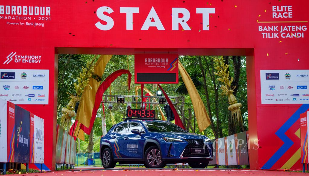 Lexus UX 300e menjadi <i>official lead car</i> Borobudur Marathon 2021 di kompleks Candi Borobudur, Magelang, Jawa Tengah, 27-28 November 2021. Momen ini sekaligus menjadi ajang pembuktian kemampuan perjalanan jarak jauh mobil listrik murni tersebut.