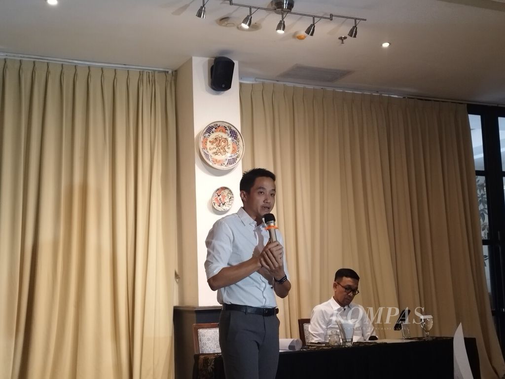 Direktur Utama Danacita Alfonsus Wibowo memberikan klarifikasi atas mencuatnya polemik skema pembiayaan uang kuliah tunggal di Institut Teknologi Bandung dalam konferensi pers di Jakarta, Jumat (2/2/2024).
