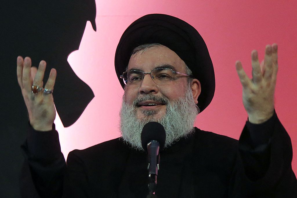 Pemimpin Hezbollah Hassan Nasrallah berbicara dalam sebuah acara di Beirut bagian selatan, Lebanon, 11 Oktober 2016. 