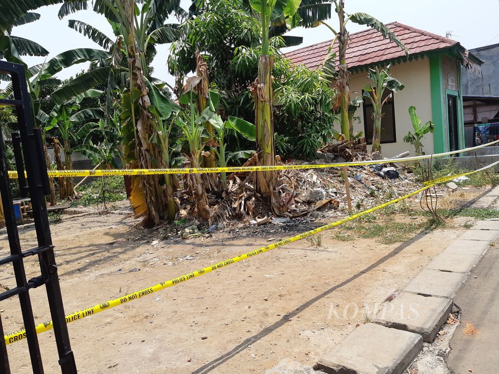 Lokasi penembakan di Kavling Rawa Bambu Bulak, Jalan Melati 3, RT 003 RW 009, Kelurahan Kalibaru, Kecamatan Medan Satria, Kota Bekasi, Senin (30/10/2023). Korban mengalami luka tembak di kepala. 