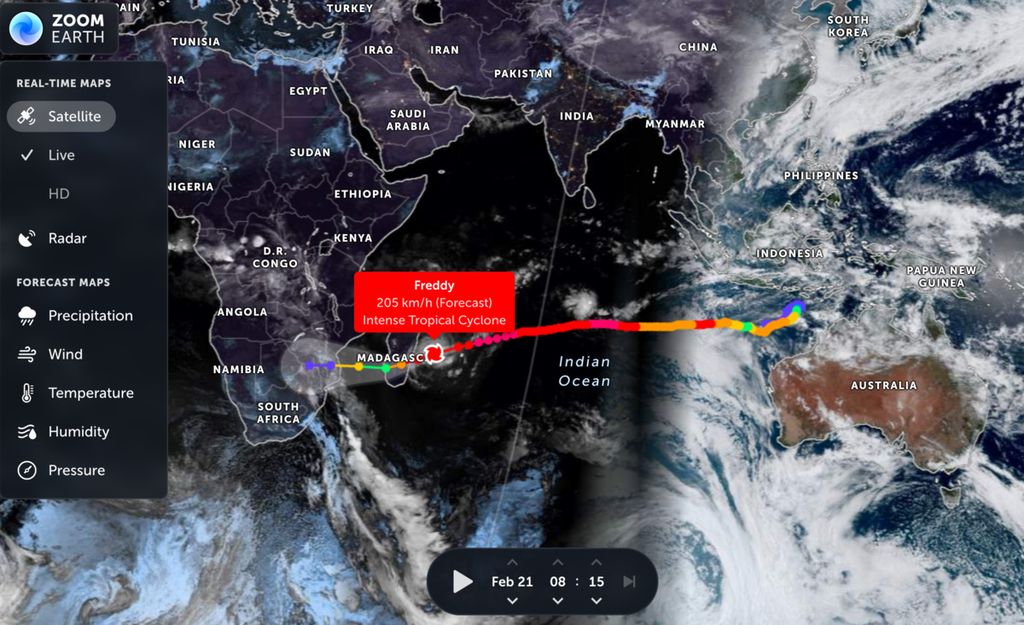 Perjalanan siklon tropis Freddy yang terbentuk dua pekan lalu di sebelah selatan Nusa Tenggara bergerak melintasi Samudra Hindia dan menjadi ancaman serius bagi Afrika. 