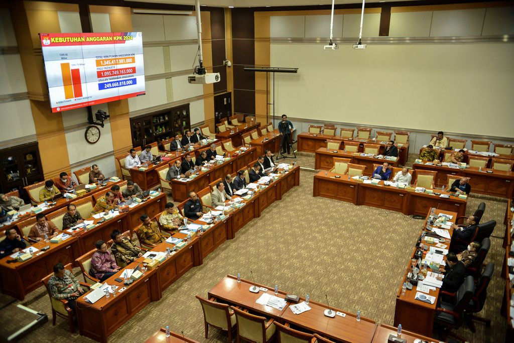 Ilustrasi. Suasana rapat kerja Komisi Pemberantasan Korupsi (KPK) dan Pusat Pelaporan dan Analisis Transaksi Keuangan (PPATK) bersama Komisi III DPR di Kompleks Parlemen, Jakarta, Rabu (7/6/2023).