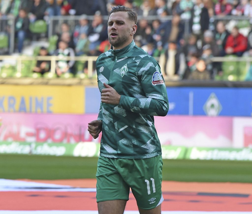 Penyerang tim nasional Jerman Niclas Fuellkrug berkostum Werder Bremen jelang laga Bundesliga antara Werder Bremen dan RB Leipzig di Bremen, Jerman, 12 November 2022. 