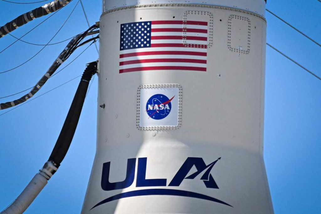 Roket Atlas V milik The United Launch Alliance (ULA) di kompleks peluncuran luar angkasa 41 di Pusat Antariksa Kennedy di Cape Canaveral, Florida, Amerika Serikat, 5 Mei 2024. 