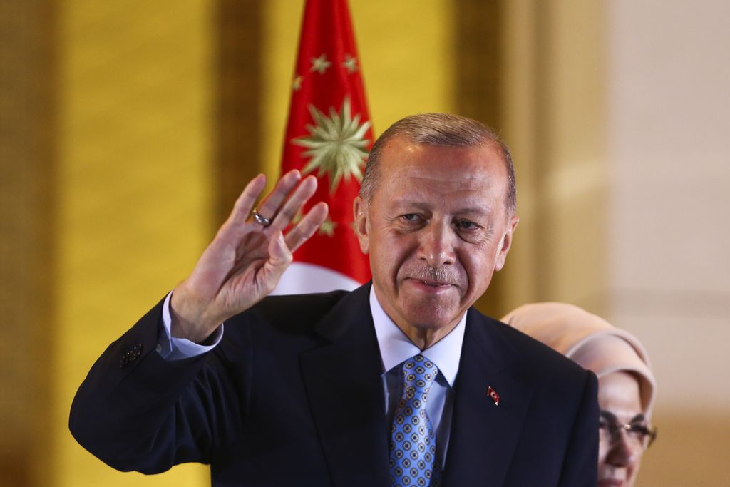 Presiden Turki  sekaligus calon petahana Recep Tayyip Erdogan memberikan pidato di Istana Kepresidenan di Ankara, Turki, Minggu (28/5/2023). 