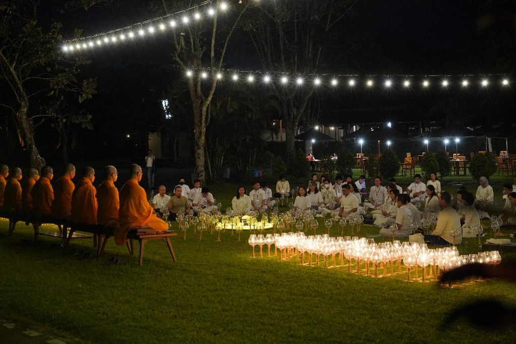 Pelaksanaan meditasi di kompleks Taman Wisata Candi Borobudur, Kabupaten Magelang, Jawa Tengah, Sabtu (17/9/2022).