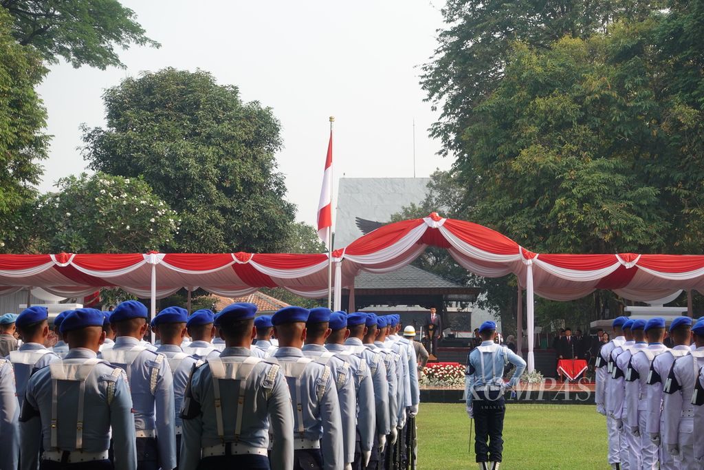 Presiden Joko Widodo bertindak selaku inspektur upacara yang memimpin peringatan Hari Kesaktian Pancasila 2023. Upacara tersebut dipusatkan di Monumen Pancasila Sakti, Lubang Buaya, Jakarta, Minggu (1/10/2023).