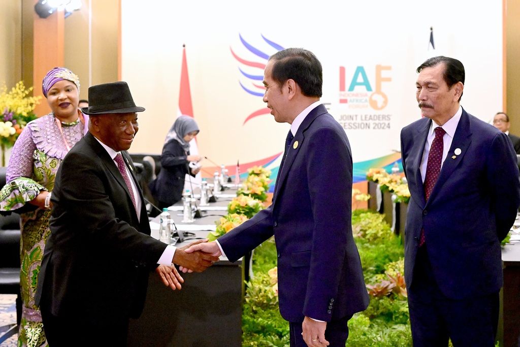 Presiden Joko Widodo melakukan pertemuan bilateral dengan Presiden Liberia Joseph Nyuma Boaka, Senin (2/9/2024). Pertemuan ini digelar di sela rangkaian acara High-Level Forum on Multi-Stakeholder Partnerships (HLF MSP) dan Indonesia-Africa Forum (IAF) ke-2 di kawasan Nusa Dua, Kabupaten Badung, Bali.