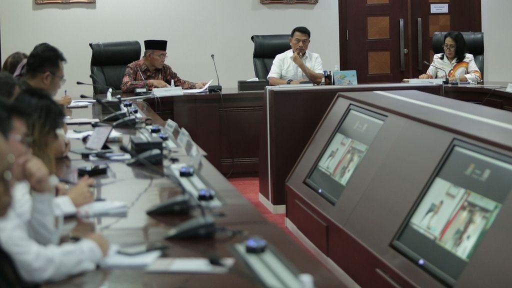Kepala Staf Kepresidenan Moeldoko, memimpin rapat koordinasi tingkat menteri di Gedung Bina Graha, Jakarta, yang membahas persiapan percepatan penetapan RUU PPRT, Kamis (30/3/2023). Rapat koordinasi tersebut dihadiri Gugus Tugas Percepatan RUU PPRT yakni Menko Pembangunan Manusia dan Kebudayaan (PMK) Muhadjir Effendy, Menteri Pemberdayaan Perempuan dan Perlindungan Anak (PPPA) I Gusti Ayu Bintang Darmawati, Wakil Menteri Hukum dan Hak Asasi Manusia Eddy OS Hiariej.