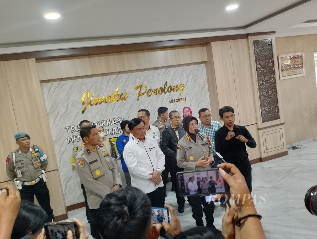 Polda Lampung menggelar konferensi pers terkait hasil otopsi jenazah Advent Pratama, siswa SPN Polda Lampung, Senin (28/8/2023). Hasil otopsi menyimpulkan, Advent meninggal karena serangan jantung. 