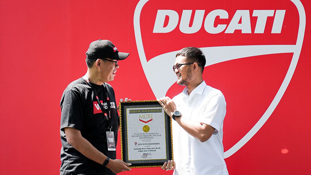 305 Ducati Pecahkan Rekor Muri Berkumpul di Candi Prambanan.