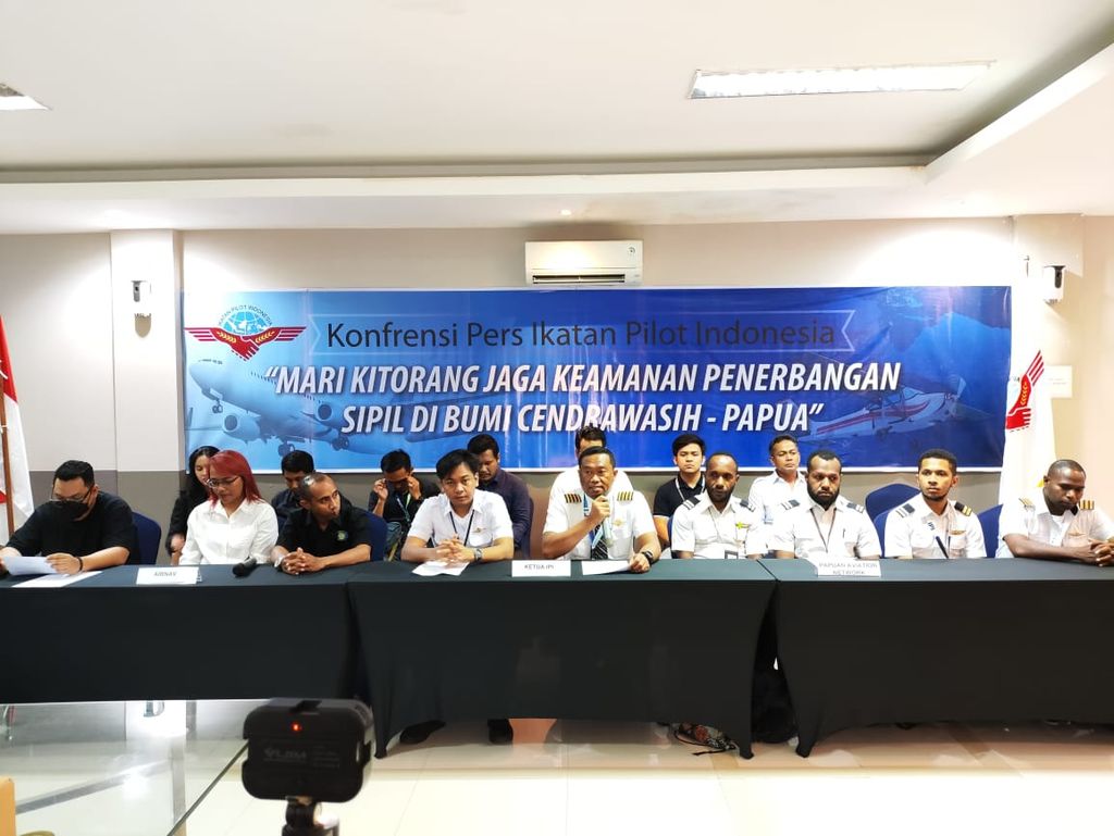 Ikatan Pilot Indonesia saat menyampaikan keterangan pers di Jayapura, Sabtu (18/3/2023).