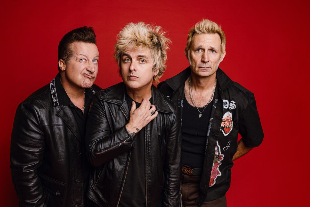 Band Green Day, dari kiri: Tre Cool (drum), Billie Joe Armstrong (gitar/vokal), Mike Dirnt (bas)
