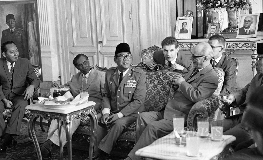 Presiden Soekarno dan Tamu dari Luar Negeri (26/10/1965).