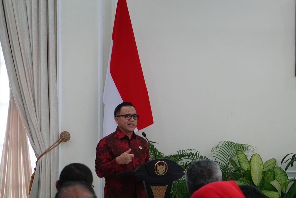 Menteri Pendayagunaan Aparatur Negara dan Reformasi Birokrasi Abdullah Azwar Anas memberikan sambutan pada acara Soft Launching MPP Digital Nasional di Istana Wapres, Jakarta Pusat, Selasa (20/6/2023).