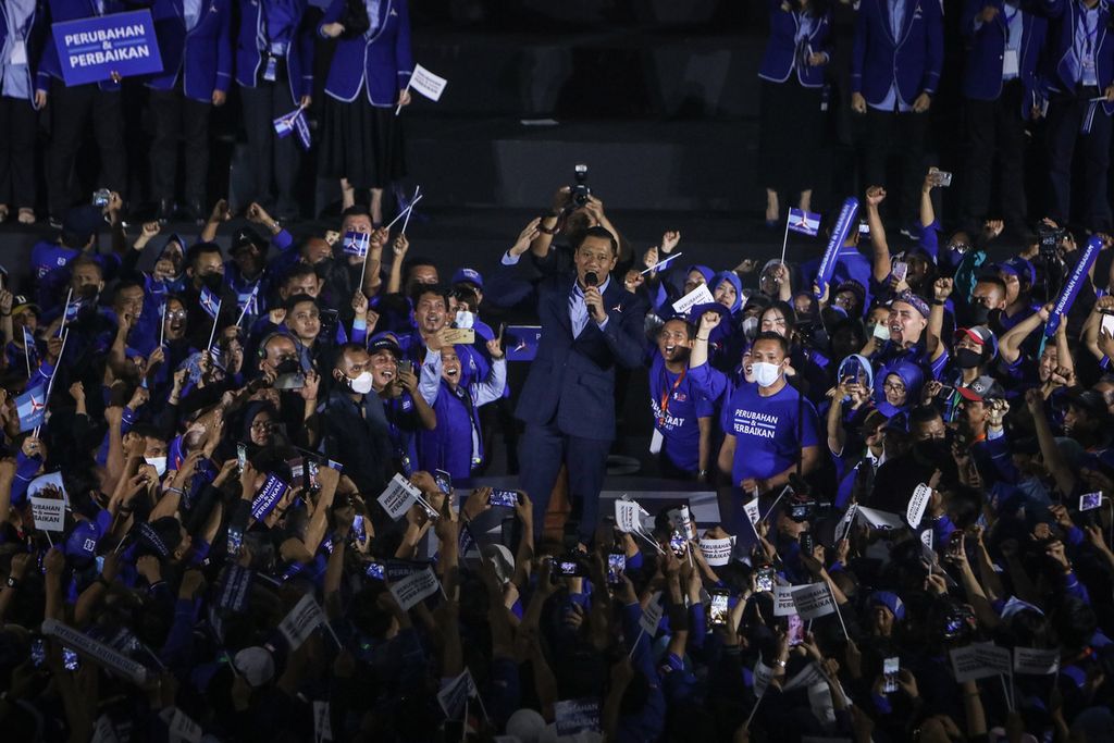 Ketua Umum Partai Demokrat Agus Harimurti Yudhoyono menyampaikan pidato politik di Tennis Indoor Senayan, Jakarta, Selasa (14/3/2023). Acara ini dihadiri ribuan pendukung Partai Demokrat.