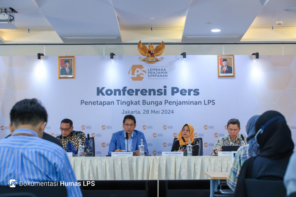 Lembaga Penjamin Simpanan memutuskan tetap mempertahankan tingkat bunga penjaminan dalam konferensi pers di Jakarta secara hibrida, Selasa (28/5/2024).