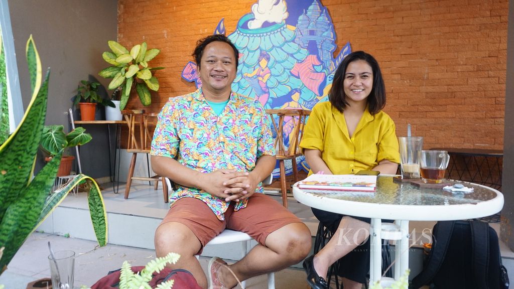 Hizkia Subiyantoro (HizaRo) dan istrinya, Chonie Prysilia, keduanya pendiri Klub Animasi di Yogyakarta pada Kamis (30/3/2023).