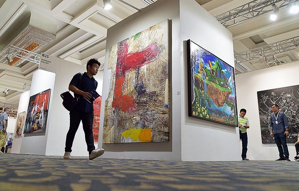Beragam karya seni dari dalam dan luar negeri dipamerkan dalam Art Stage Jakarta di Hotel Sheraton Grand, Jakarta, Sabtu (12/8). 