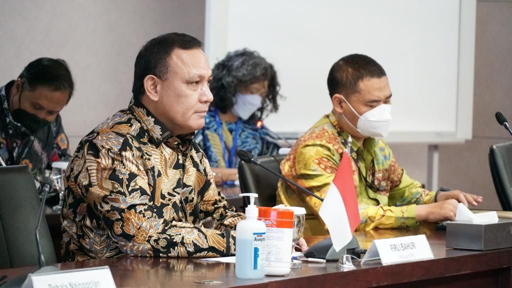 Ketua KPK Firli Bahuri memberikan sambutan sebelum penyerahan dana perampasan aset hasil korupsi perkara KTP-el, di Gedung Merah Putih KPK, Senin (27/6/2022).