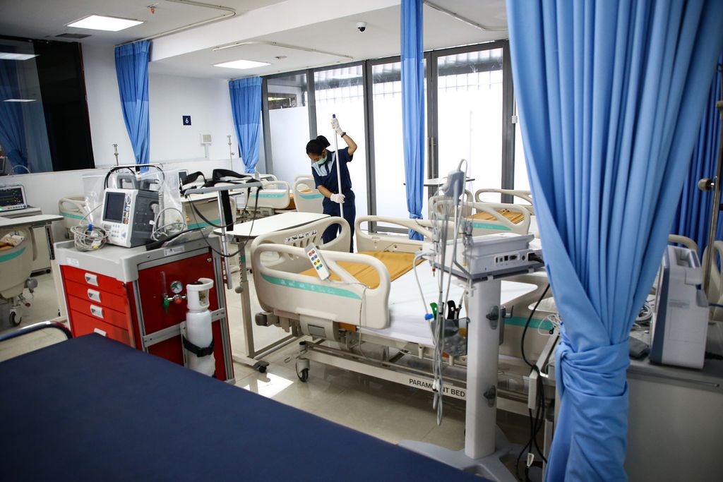 Berbagai peralatan medis di ruang ICU di Siloam Hospitals Mampang di kawasan Mampang Prapatan, Jakarta Selatan, Jumat (3/4/2020). Rumah sakit ini akan digunakan khusus untuk perawatan pasien Covid-19. Rumah sakit tiga lantai yang sebelumnya adalah Lippo Plaza Mampang ini dilengkapi dengan ruang isolasi dan memiliki kapasitas total 415 tempat tidur.