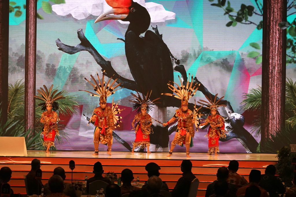 Gelaran tari di acara peresmian pembukaan Forum Kapasitas Nasional II Tahun 2022, di Plenary Hall Jakarta Convention Center,, Jakarta Pusat, Rabu (27/07/2022).