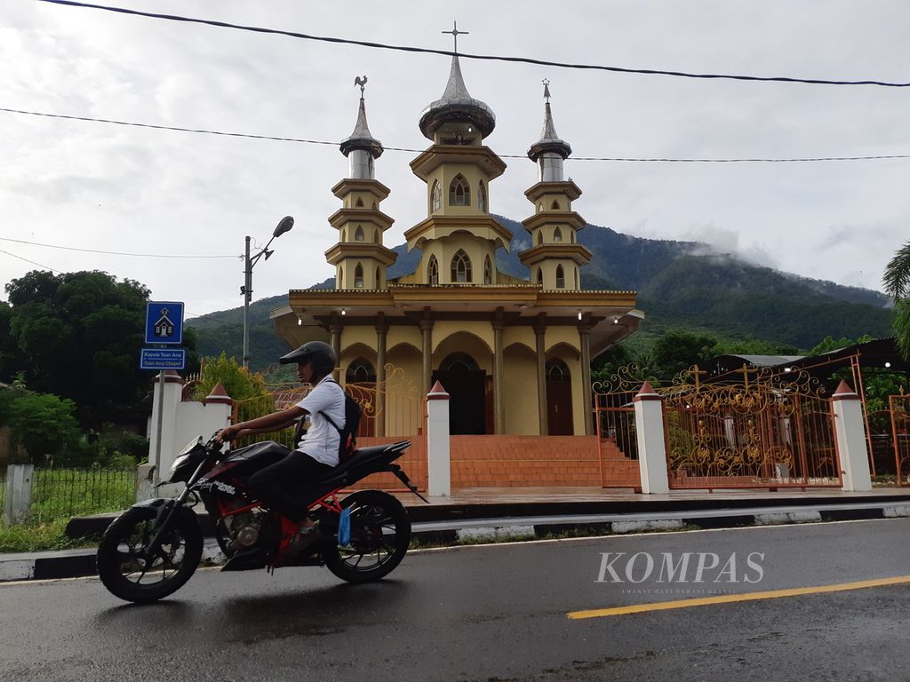 Kapel Tuan Ana di Larantuka, Kabupaten Flores Timur, Nusa Tenggara Timur, Rabu (25/1/2023). Kapel itu dibuka pada saat Samana Santa atau pekan suci menjelang perayaan Paskah bagi umat Katolik.