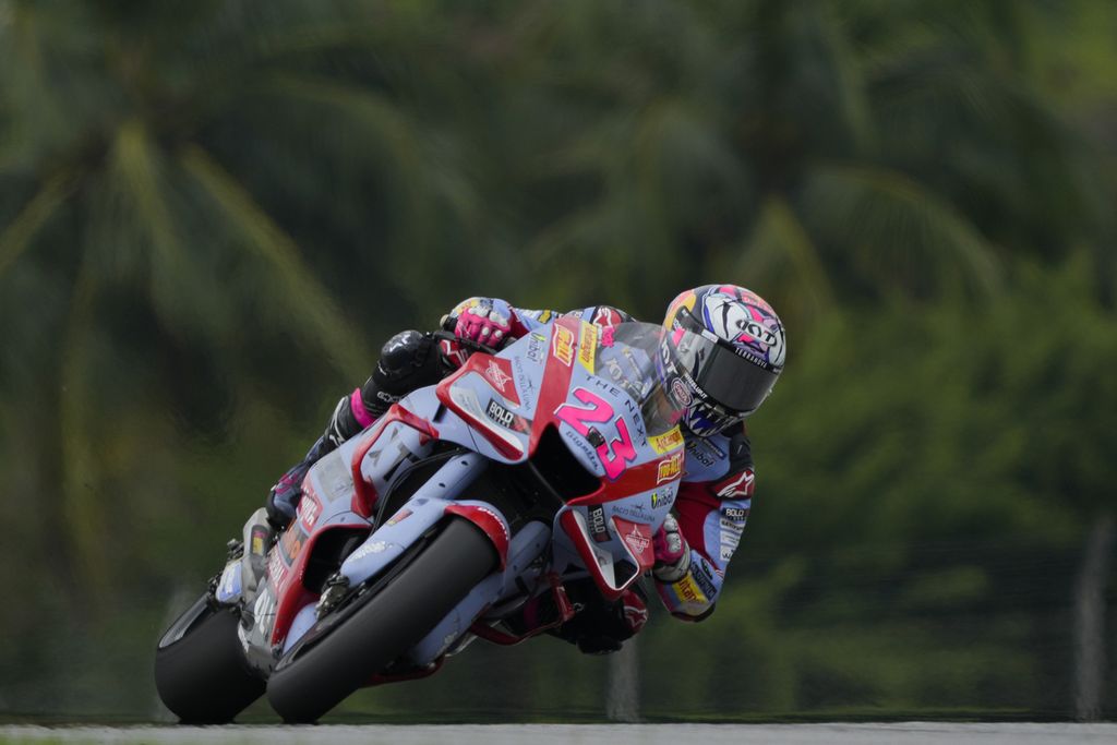 Pebalap Gresini Racing, Enea Bastianini, beraksi saat sesi kualifikasi MotoGP seri Malaysia 2022 di Sirkuit Internasional Sepang, Sabtu (22/10/2022). Ia akan memperkuat tim pabrikan Ducati pada musim 2023. 