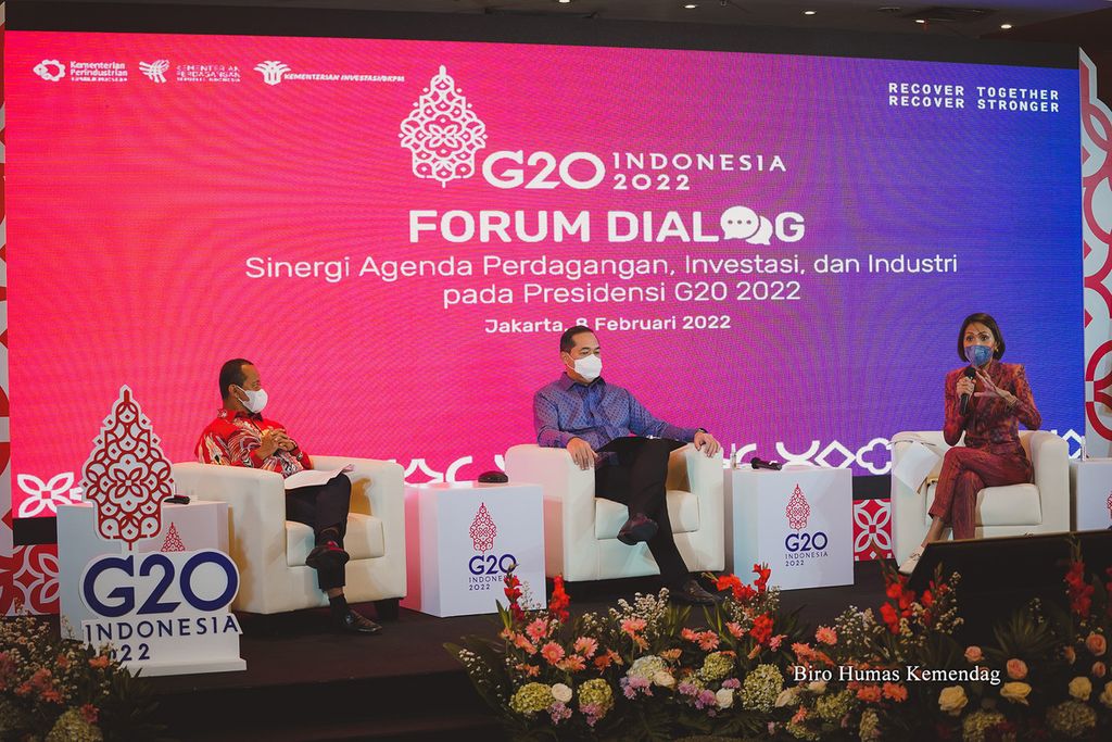 Menteri Perdagangan Muhammad Lutfi tengah bersama Menteri Investasi Bahlil Lahadalia dan Menteri Perindustrian Agus Gumiwang Kartasasmita (hadir secara virtual) menggelar Inaugurasi Trade, Investment, and Industry Working Group G20 yang digelar secara hibrida di Jakarta, Selasa (8/2/2022).