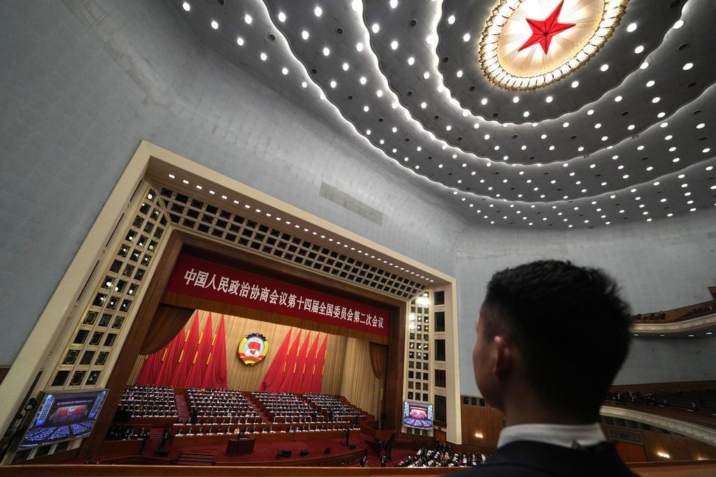 Suasana sesi pembukaan Konferensi Konsultatif Politik Rakyat China di Aua Besar Rakyat di Beijing, Senin (4/3/2024).