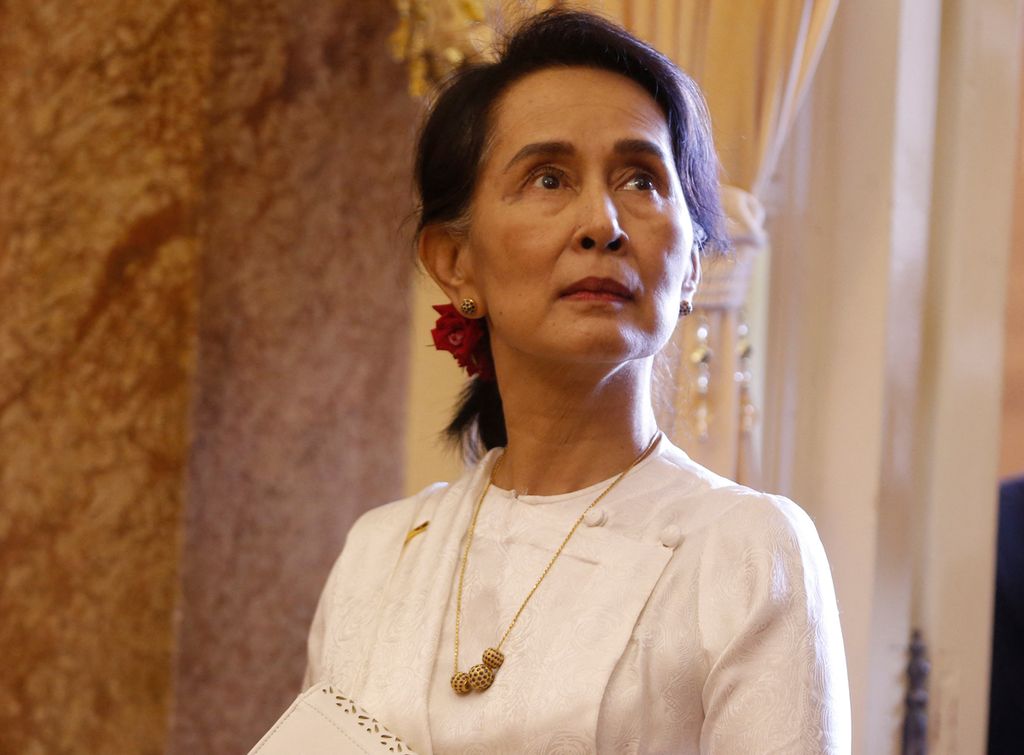 Foto yang diambil pada 13 September 2018 memperlihatkan Pemimpin Liga Nasional untuk Demokrasi Myanmar Aung San Suu Kyi tengah menghadiri pertemuan dengan Presiden Vietnam Train Dai Quang di sela-sela Forum Ekonomi Dunia ASEAN di Hanoi, Vietnam.