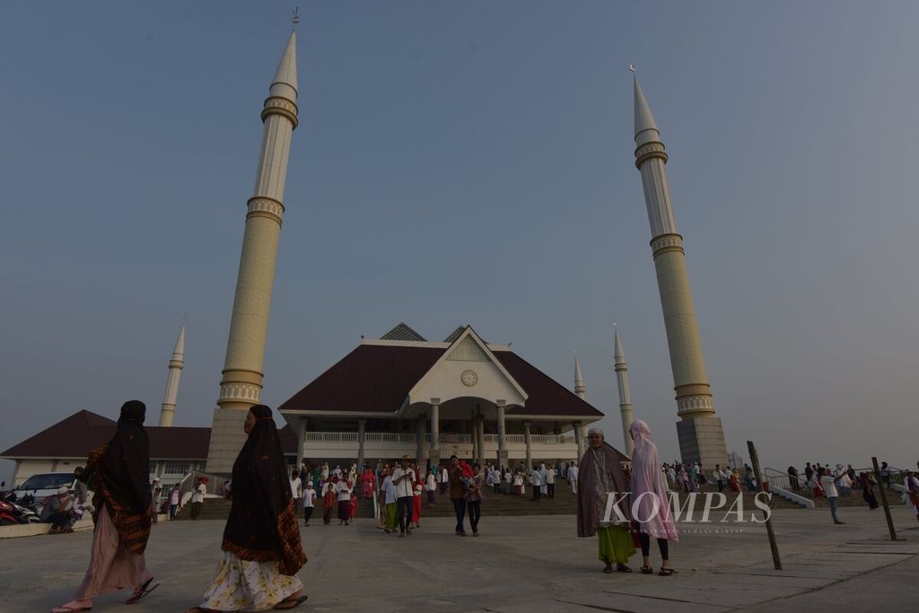 Ilustrasi: Masjid Raya KH Hasyim Asyari, Jakarta, Jumat (15/6/2018). 