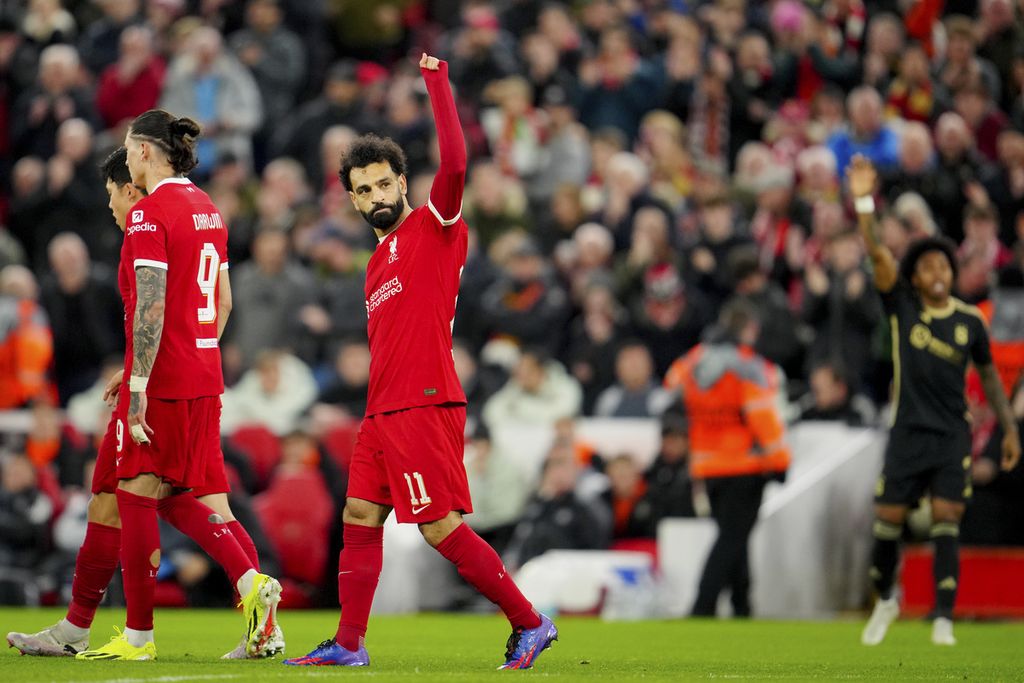 Penyerang Liverpool, Mohamed Salah, merayakan gol yang dicetaknya ke gawang Sparta Praha di Anfield, Jumat (15/3/2024) dini hari WIB. 