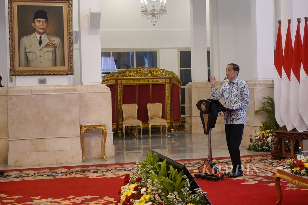 Presiden Joko Widodo saat memberikan pengarahan kepada para penjabat kepala daerah se-Indonesia di Istana Negara, Jakarta, Senin (30/10/2023). 