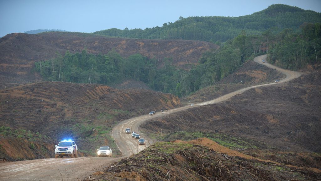 President Joko Widodo's entourage crossed the forest area that will be the location of the new nation's capital city.